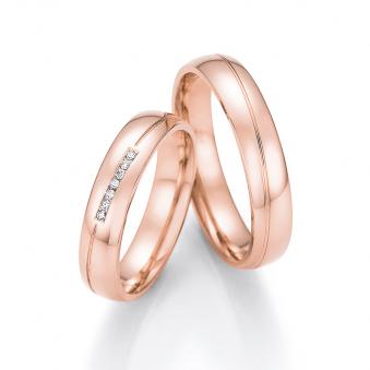 Aufnahme der Roségold Eheringe aus mit geschrägter Rille und 7 Diamanten in Kanalfassung 