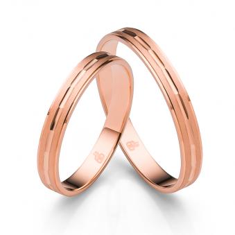 Aufnahme der Roségold Trauringe dünn und sandmattiert mit strukturierter Mittelrille
