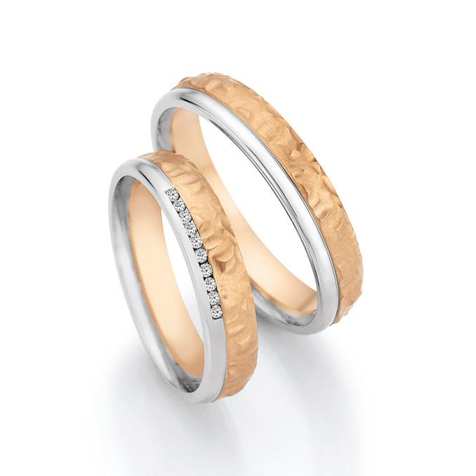 Bi-colore Eheringe aus Roségold 585 und Platin, verschiedene Oberflächen, vielen Diamanten	