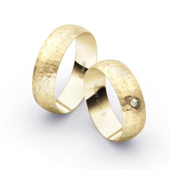 Eheringe aus gehämmertem Gelbgold mit Diamanten, in 6 mm Breite