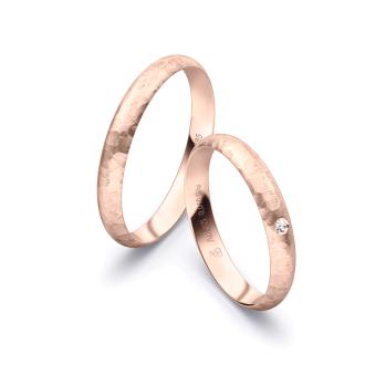Schmale gehämmerte Roségold Eheringe mit Diamanten 5066