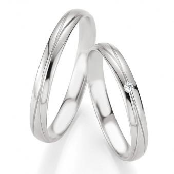 Aufnahme der schmalen Trauringe aus Platin mit Diamant und Rillen