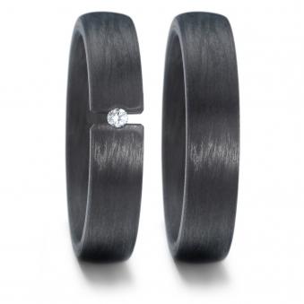 Zarte Trauringe aus Carbon mit Maserung und Diamanten 8926843