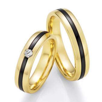 Aufnahme von Eheringen aus Gelbgold mit Zirconiumstreifen und rundem Diamanten