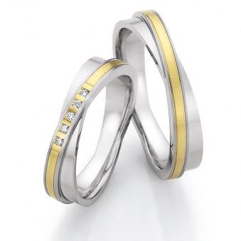 Aufnahme von Edelstahl Eheringen mit schrägem Gelbgoldstreifen und fünf weißen Diamanten