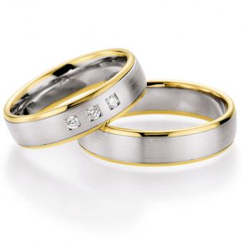 Aufnahme von Gelbgold/Palladium 500 Trauringe mit drei weißen Brillanten in viereckigen Fassungen