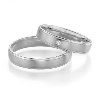 Aufnahme von Eheringen aus Palladium 500 längsmattiert mit mittigem Diamanten