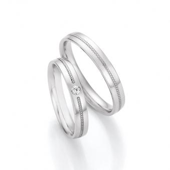 Aufnahme von Eheringen aus Platin 600 mit Kettenmuster und Diamanten  in runder Fassung