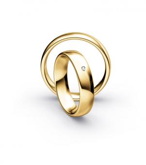 Aufnahme von Traumhaften Gelbgold Eheringen poliert mit strahlendem mittigem Diamanten