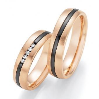 Aufnahme von Trauringen aus Roségold&Zirconium mit fünf Diamanten und schräg geschwungenem Streifen 