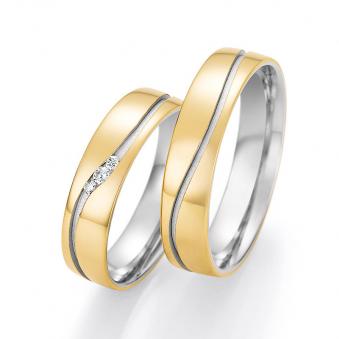 Aufnahme von Eheringen aus Gelbgold mit drei Diamanten in Weißgoldrille