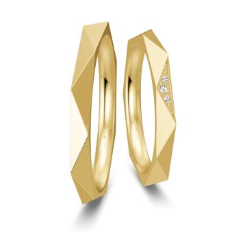 Gelbgold Eheringe mit besonders markantem eckigen Design und 3 Diamanten 