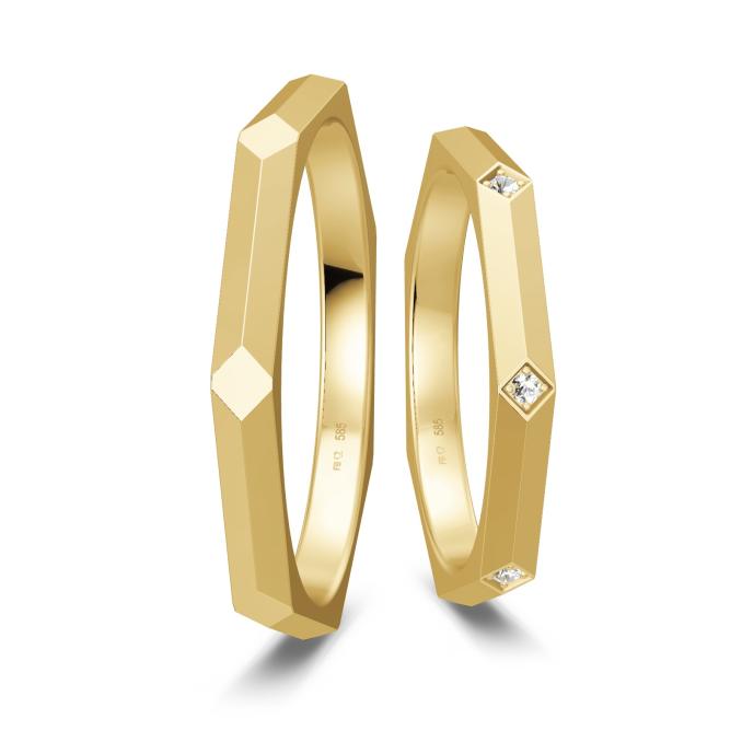 Moderne siebeneckige Gelbgold Eheringe geschmückt mit 3 weißen Diamanten
