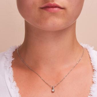 Aufnahme vom Kettenanhänger aus poliertem Weißgold 585 mit Zirkonia 