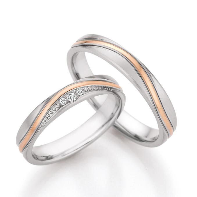 Bicolor Eheringe aus Platin mit geschwungenem Streifen aus 585 Rotgold