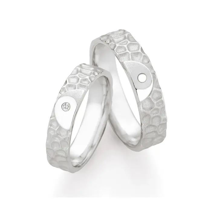 Eheringe aus 925er Silber mit ringübergreifendem Yin & Yang-Symbol