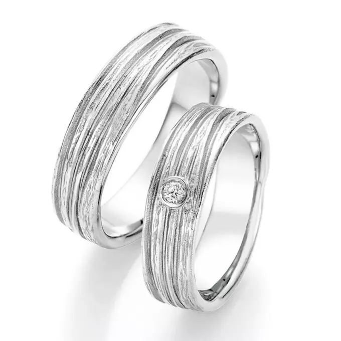 Strukturierte Silber Eheringe mit Diamanten und Rillen