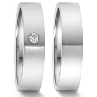 Breite nickelfreie Eheringe aus Edelstahl mit Hightech Keramik und Diamanten 5551011