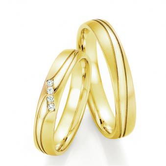 Aufnahme der Gelbgold Eheringe mit Diamanten und geschwungenem Streifen mit Polierung 