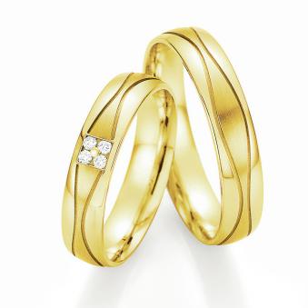 Aufnahme der Gelbgold Eheringe mit Diamanten in Quadrat poliert matt