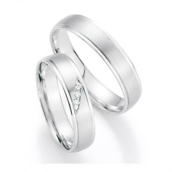 Aufnahme von Eheringen aus Weißgold matt mit 3 Diamanten und polierten Rändern