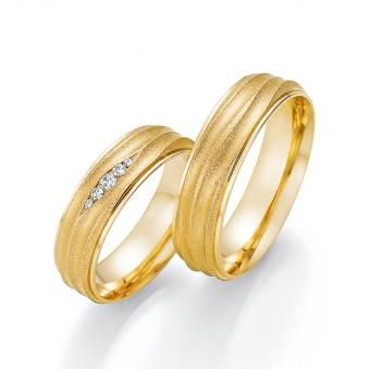 Aufnahme der Gelbgold Trauringe in Wüstendesign mit 5 Diamanten in augenförmiger Vertiefung