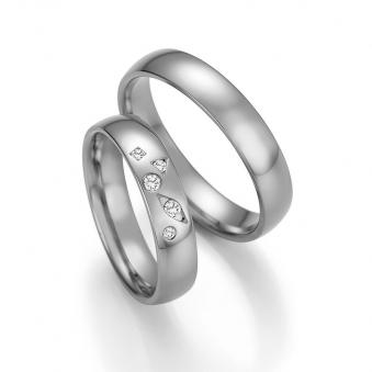 Aufnahme der Eheringe aus Palladium 500 poliert mit 5 Diamanten verschiedener Form