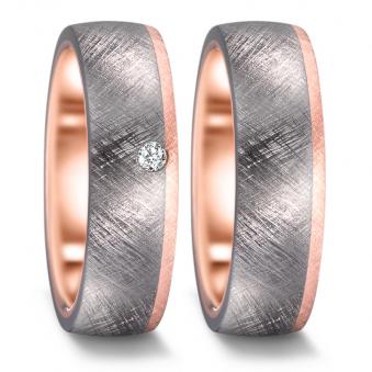 Aufnahme der Eheringe aus Tantal und Roségold eismattiert mit Diamanten 