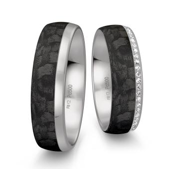 Eheringe aus Palladium 500 und Carbon mit Diamantenband