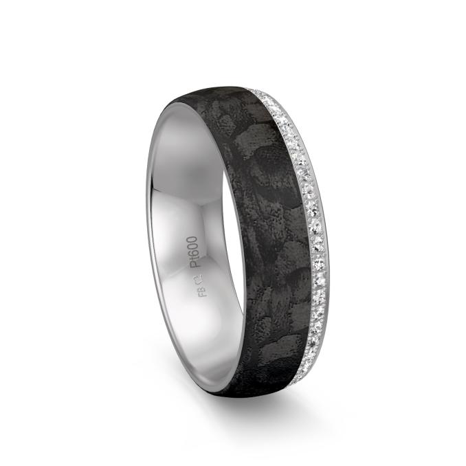Ehering aus Platin und Carbon mit vielen Diamanten