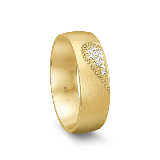 längsmatter Ehering aus Gelbgold mit Diamanten und ringübergreifendem Herz