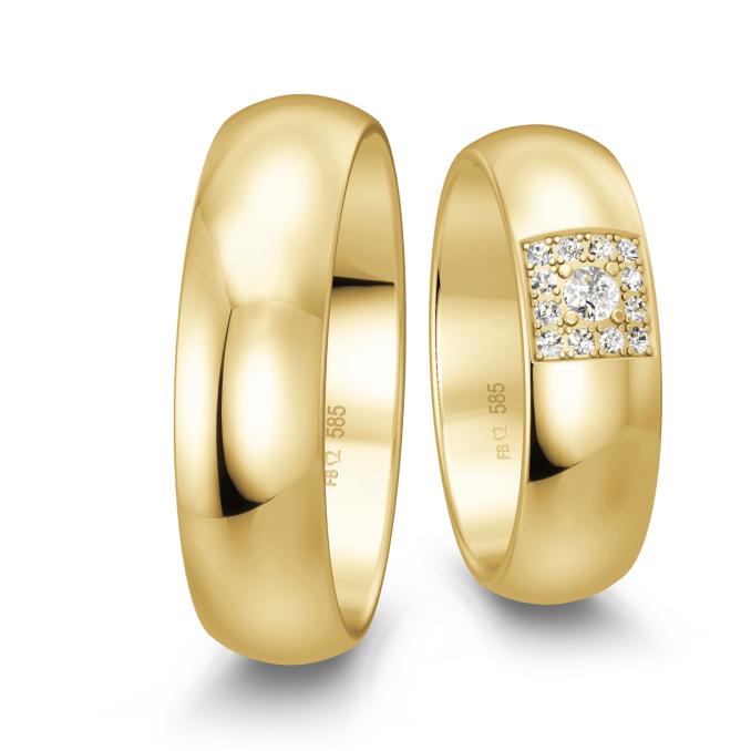 Eheringe aus poliertem Gelbgold mit Diamanten im Quadrat