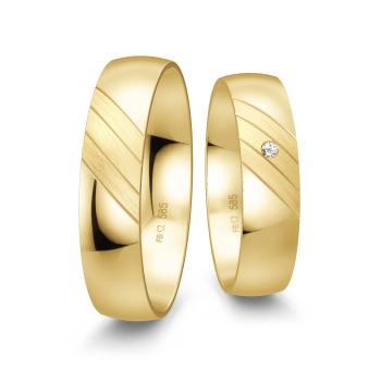 Gelbgold Trauringe glänzend mit matten schrägverlaufenden Streifen und Diamanten