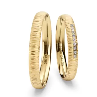 Gelbgold Eheringe 3 mm breit in Rillen-Struktur mit Band aus Labor-Diamanten