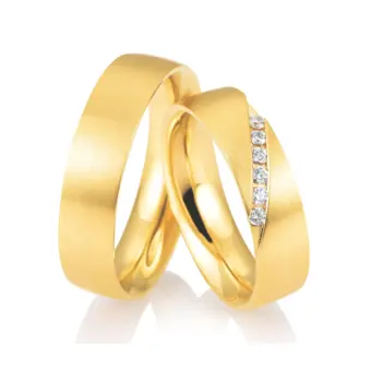 Matte gerundete Gelbgold Eheringe mit 6 großen Diamanten