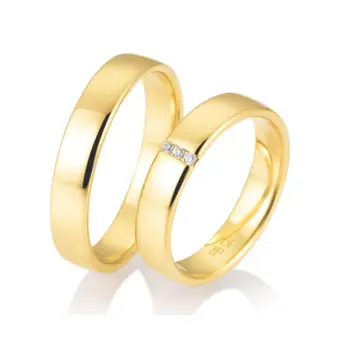 Mit Polierung gestaltete Gelbgold Eheringe mit drei Diamanten