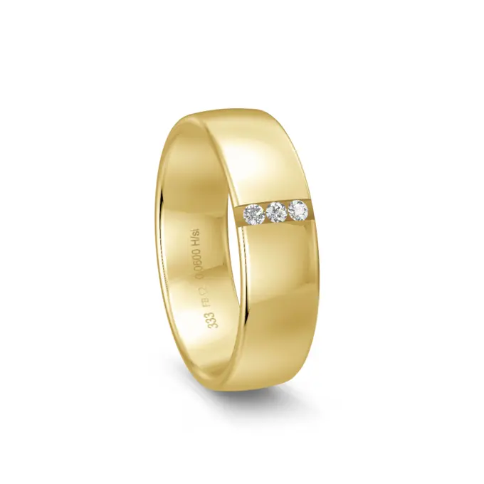 Strahlend polierter Gelbgold Ehering mit drei Diamanten