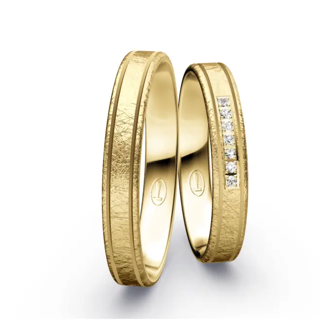 Schmale Gelbold Eheringe mit Eismattierung und 7 Diamanten