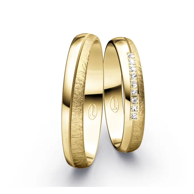 Halb poliert halb eismatt gestaltete Gelbold Eheringe mit 9 Diamanten