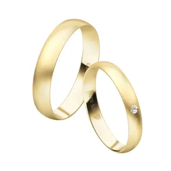 Gelbgold Eheringe in zwei Breiten mit matter Oberfläche und Diamanten
