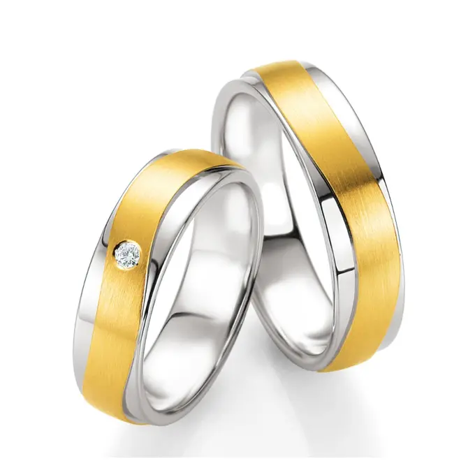 Trauringe aus Silber 925 mit 3 Diamanten und 585er Gelbgold als sandmattes Band