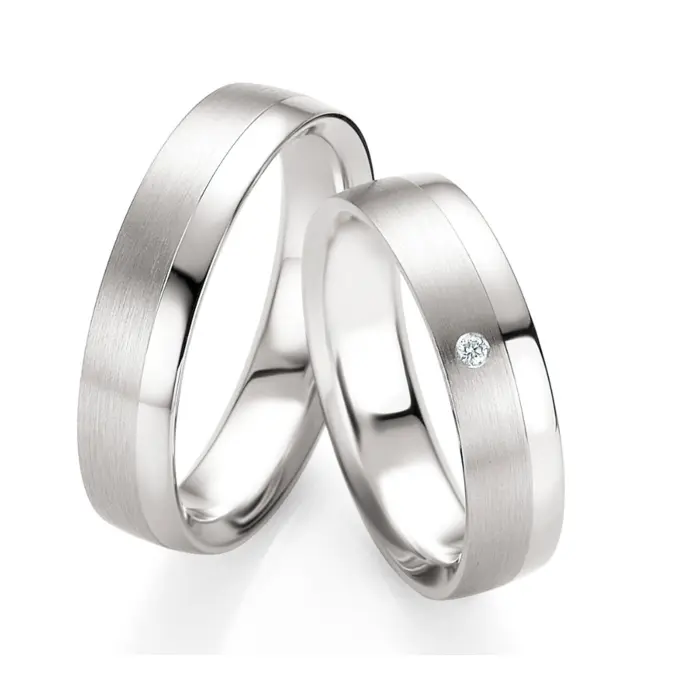 Trauringe aus poliertem Silber 925 mit Diamanten und mattem 585er Weißgold