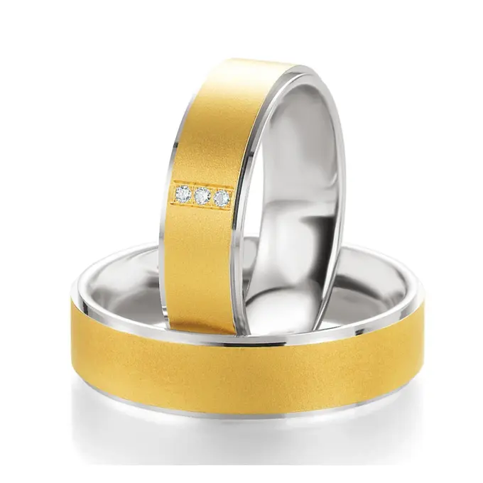 Trauringe aus Silber 925 mit 3 Diamanten und 585er Gelbgold als sandmattes Band