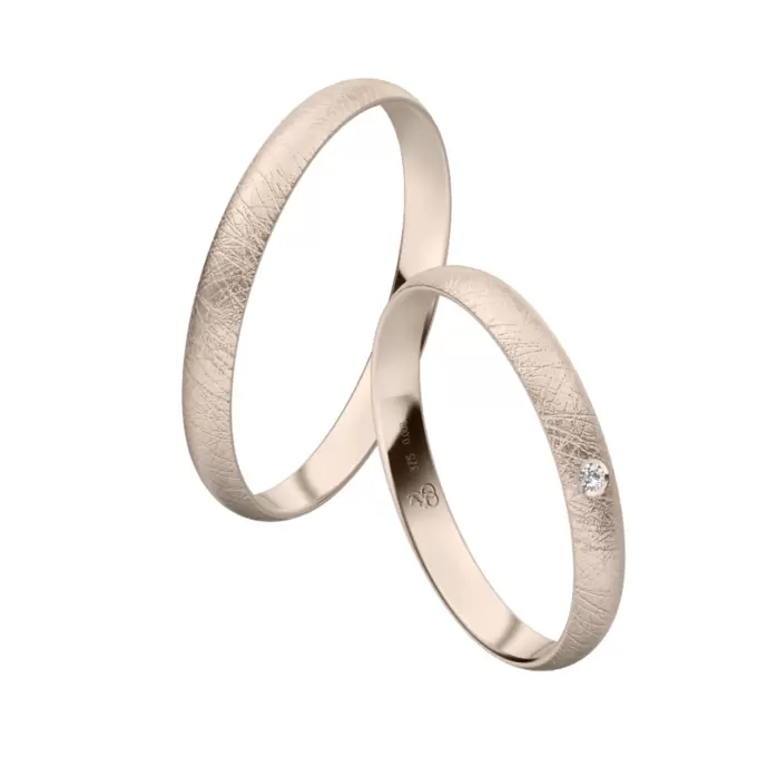 Herbstgold Eheringe mit eismatter Oberfläche und Diamanten