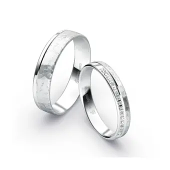Hammerschlag Plagentum Eheringe in zwei Breiten mit Labor-Diamanten