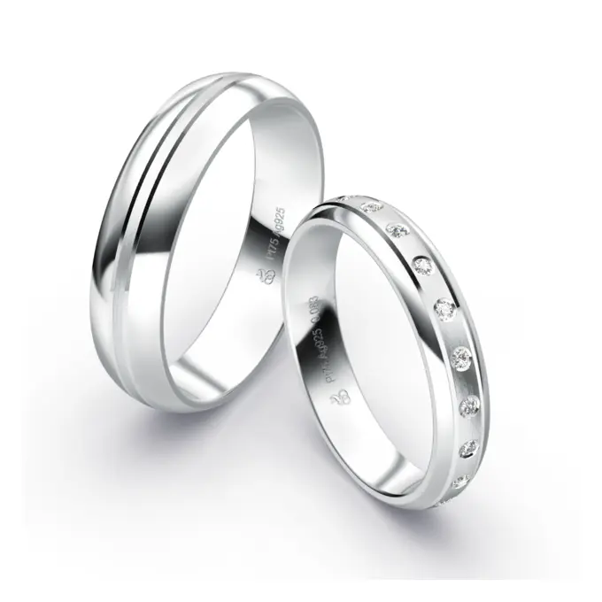 gerundete Plagentum Eheringe mit Rillendesign und 11 Diamanten