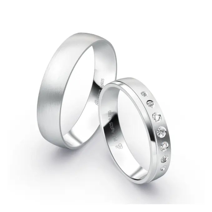 Plagentum Eheringe mit flacher Form und 7 Diamanten unterschiedlicher Größe