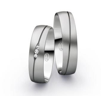 Längsmattierte Eheringe aus Platin mit ovaler Rille und Diamanten