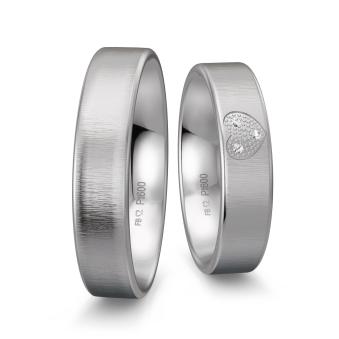 Eheringe aus quermattem Platin mit 3 Diamanten im Herzen