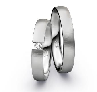quermatte Eheringe aus Platin mit Diamanten in 0,09 Karat